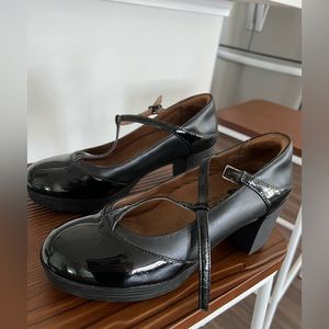 Shoes For Crews - Heels - Size 7 Women's.